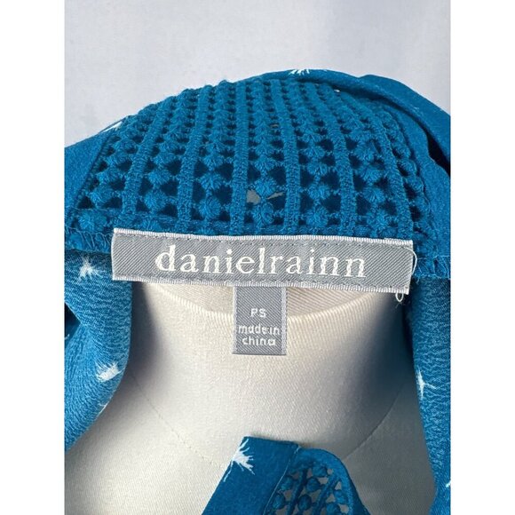 Daniel Rainn Womens PS Blue Dandelion Print Top With Lace Accents - Picture 5 of 6